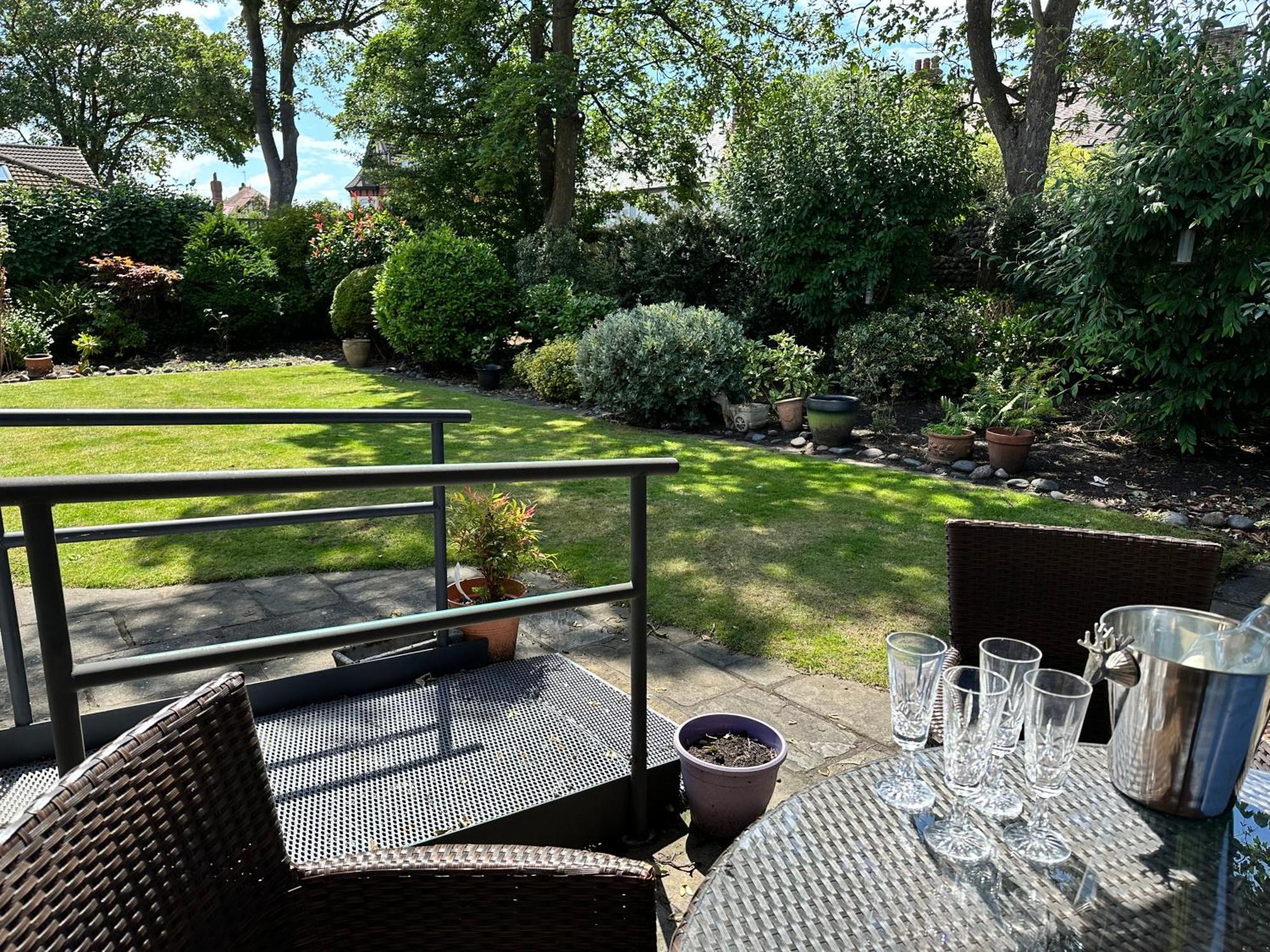 'Sounion' - Fabulous, Spacious Modern House With Large Private Garden In Leafy Lytham 리탬 세인트 앤스 외부 사진